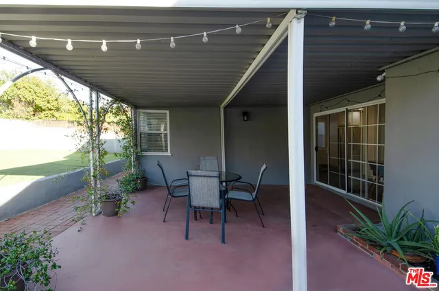 $830,000 | 17437 Stagg Street, Northridge, CA 91325