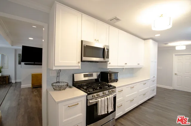 $830,000 | 17437 Stagg Street, Northridge, CA 91325