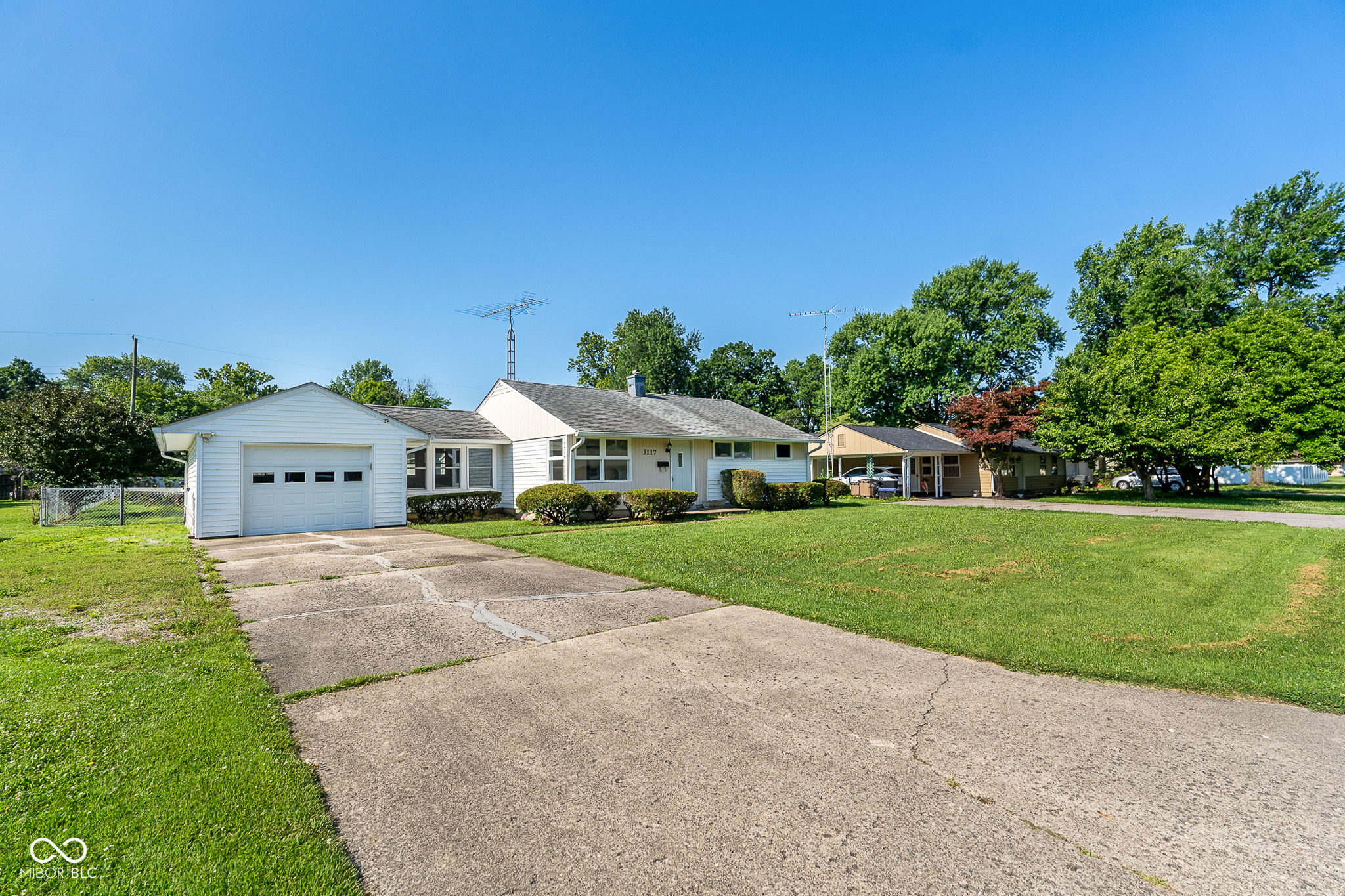 3117 31st Street Columbus, IN 47203 - Photo 2 of 34