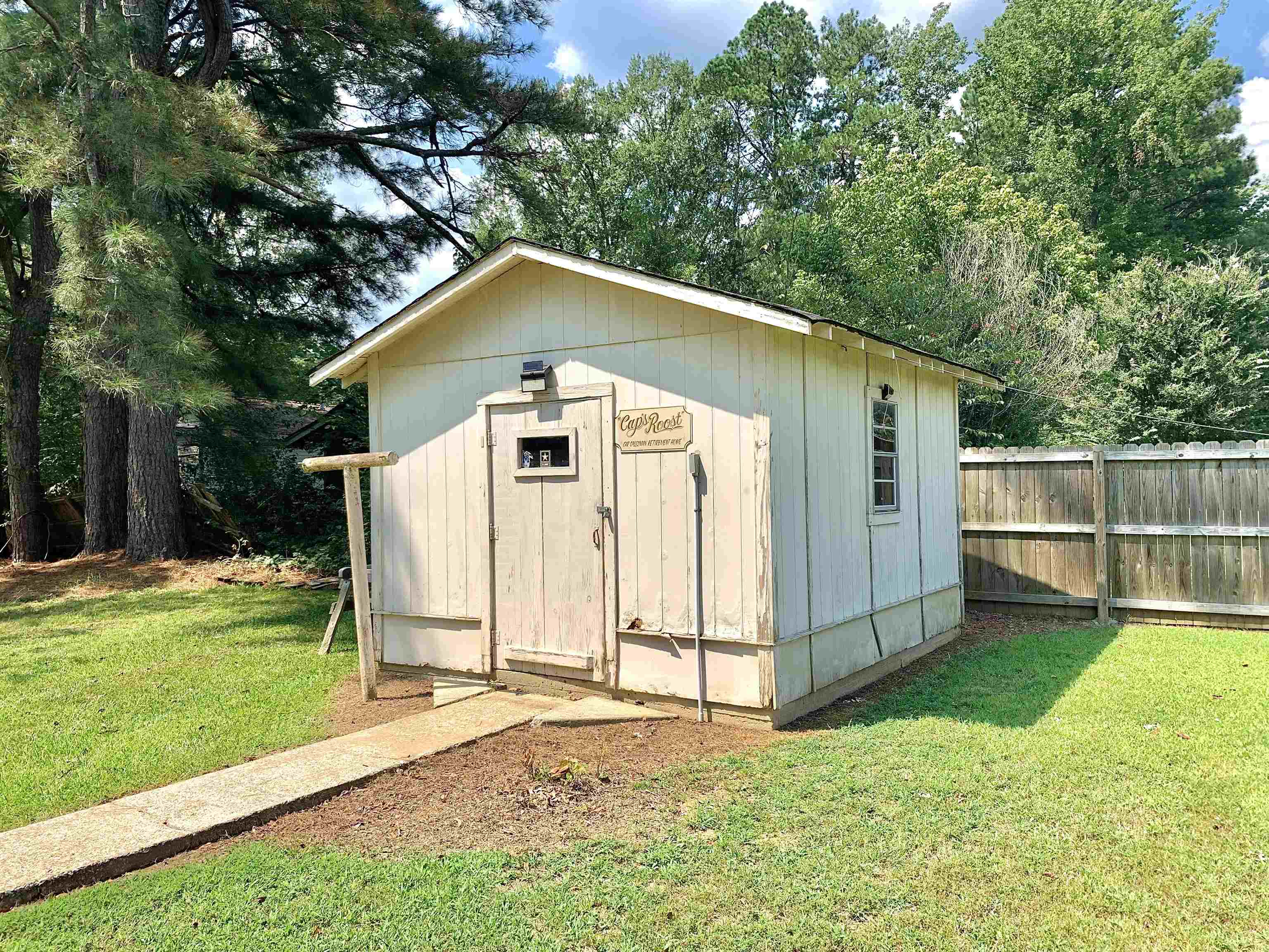 111 Robin Court Middleton, TN 38052 - Photo 20 of 23 a view of a back yard of the house