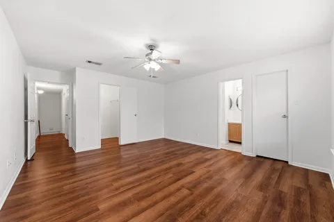 $179,000 | 9850 Pagewood Lane, Unit 1009, Houston, TX 77063