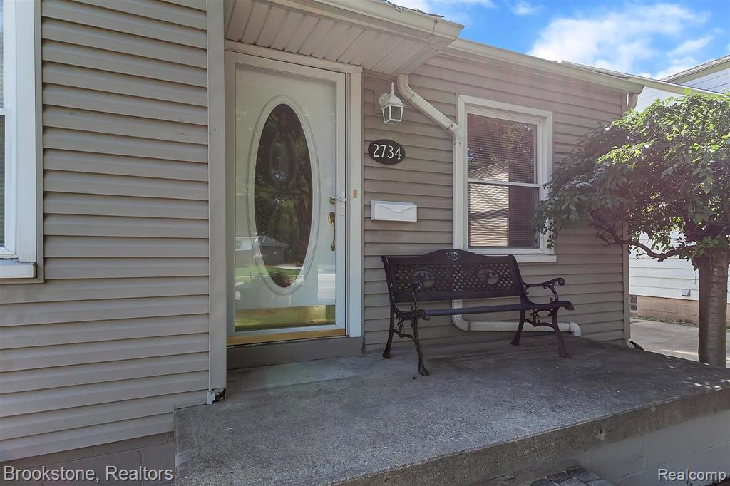 2734 Crooks Road Royal Oak, MI 48073 - Photo 6 of 50