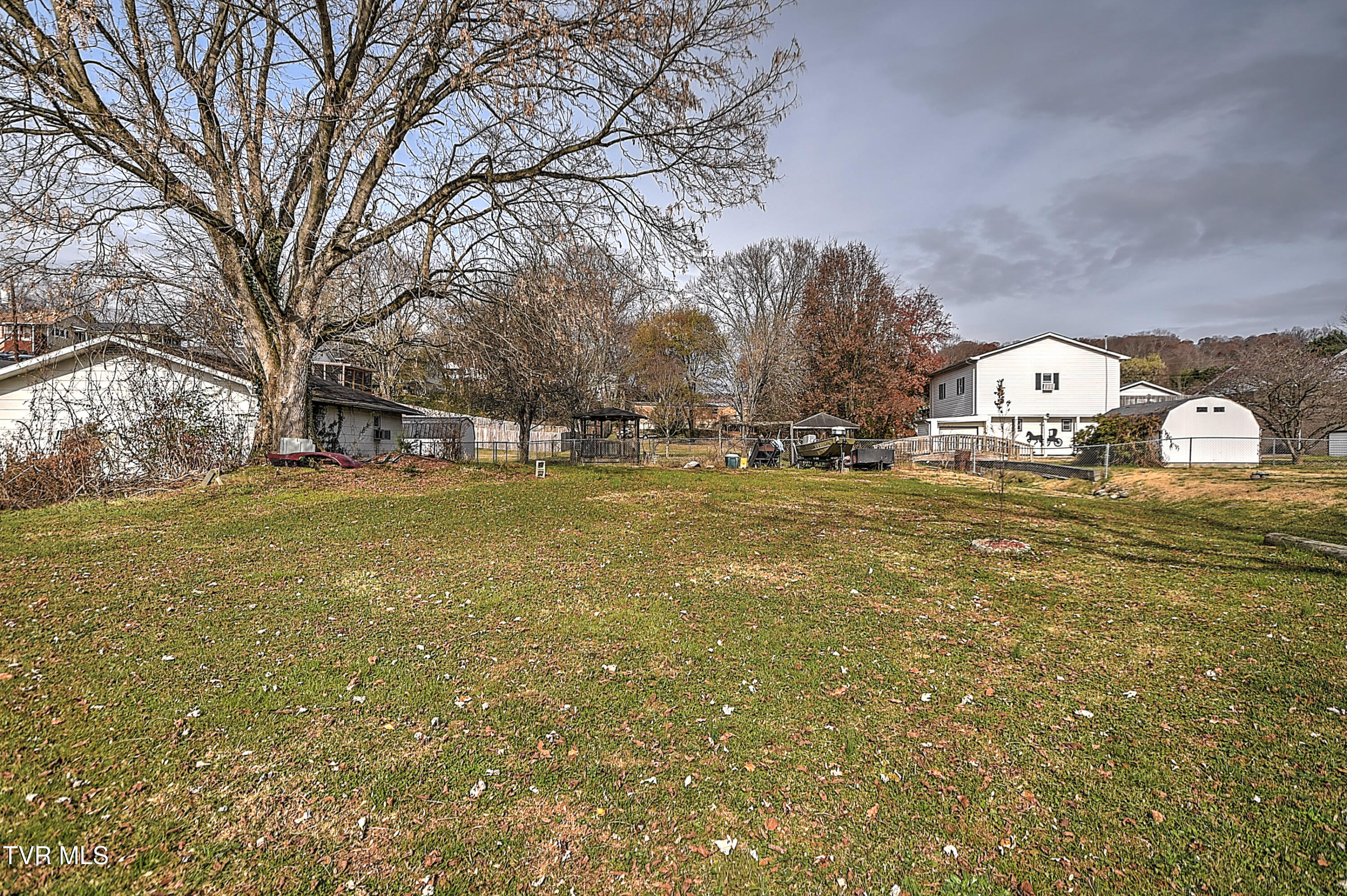 227 Old Beason Well Road Kingsport, TN 37660 - Photo 16 of 44 225 New Beason Well DP-41