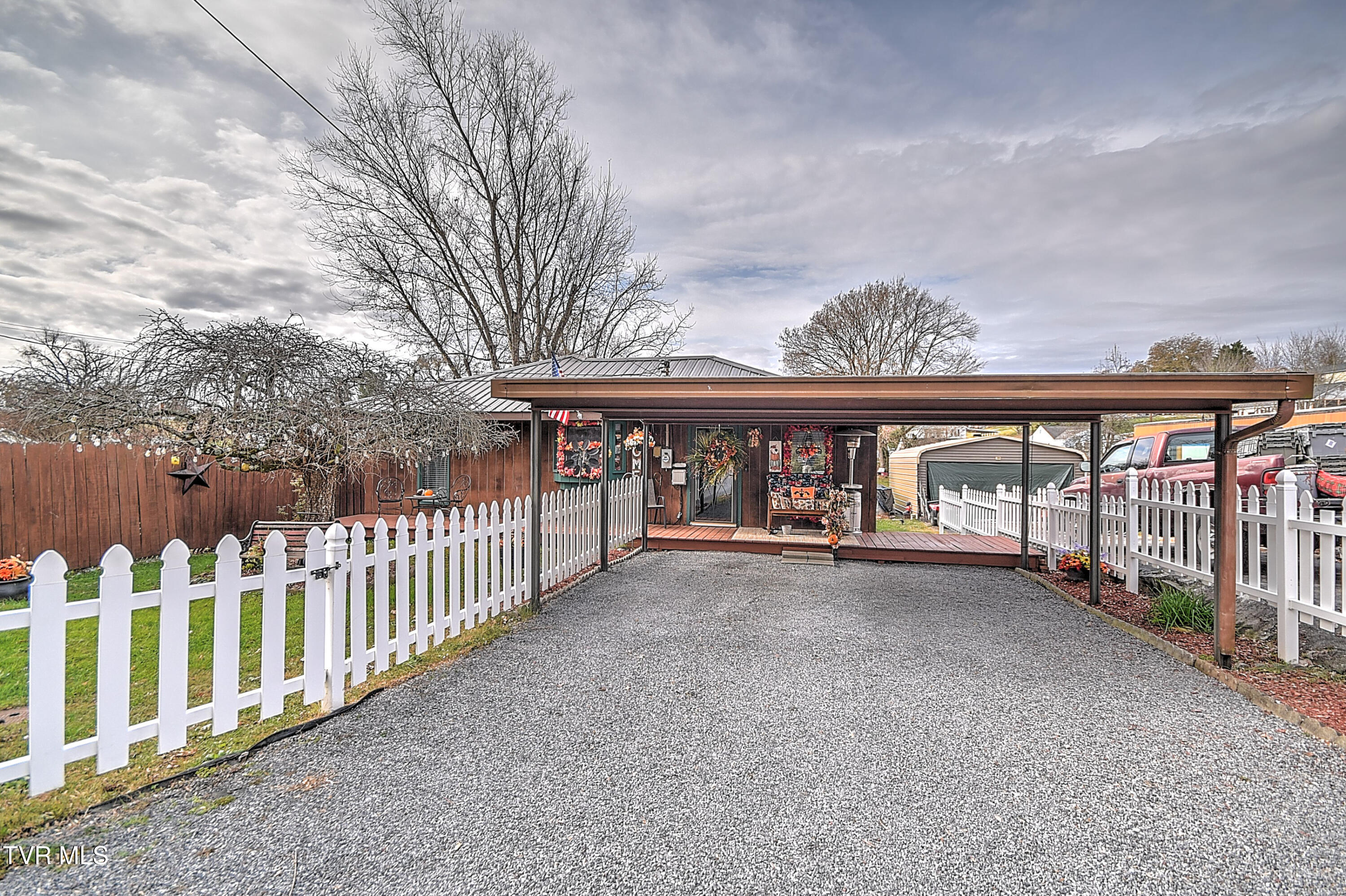 227 Old Beason Well Road Kingsport, TN 37660 - Photo 2 of 44 225 New Beason Well DP