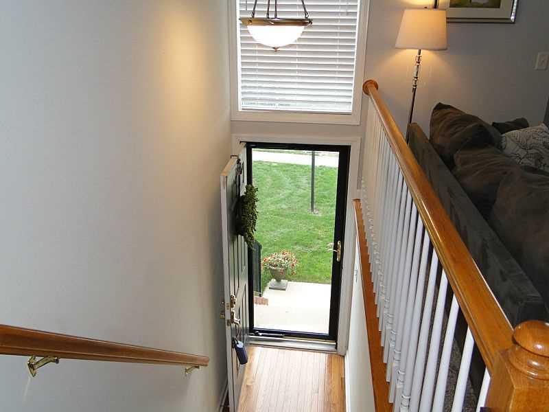 7028 Crider Road Mars, PA 16046 - Photo 3 of 25 Entry/Foyer.