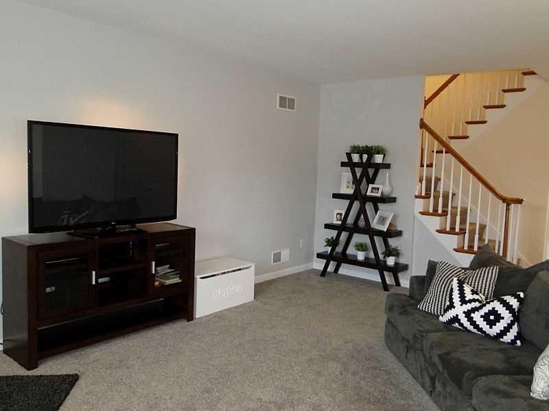 7028 Crider Road Mars, PA 16046 - Photo 5 of 25 Living Room.