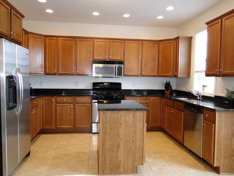 7028 Crider Road Mars, PA 16046 - Photo 7 of 25 Kitchen. UPGRADED CUSTOM EAT IN KITCHEN