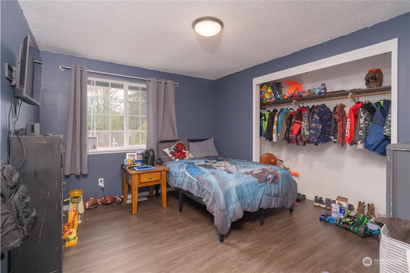 172 Brockway Road Chehalis, WA 98532 - Photo 19 of 33 a bedroom with furniture and a wooden floor