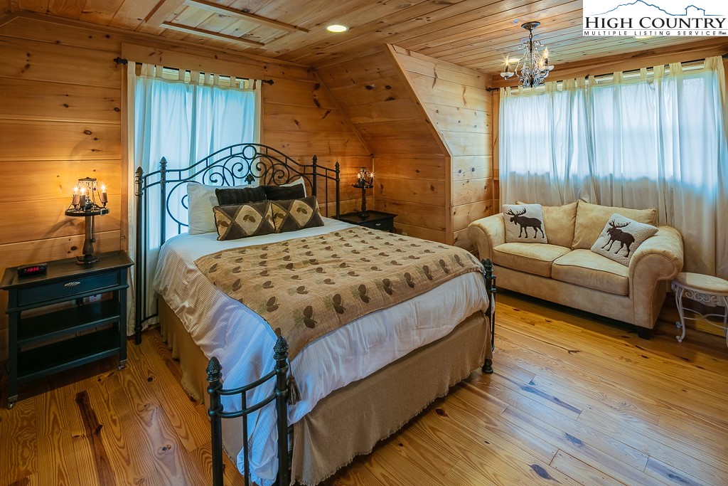 3320 Shawnee Road Banner Elk, NC 28604 - Photo 23 of 40 a bedroom with a bed and a night stand