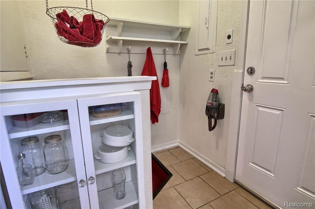 47575 Greenview Road Utica, MI 48317 - Photo 14 of 35 Mud_Room.jpg