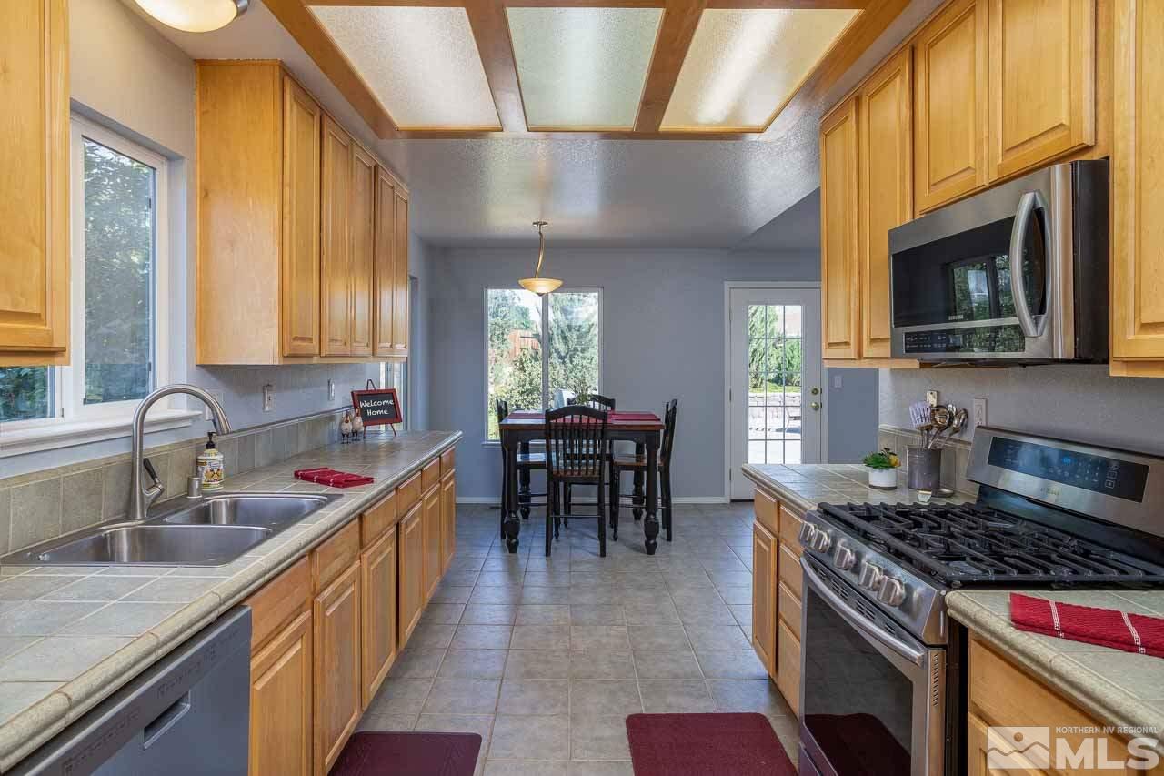 2139 Inca Dove Court Sparks, NV 89441 - Photo 4 of 25 a kitchen with sink stove and cabinets