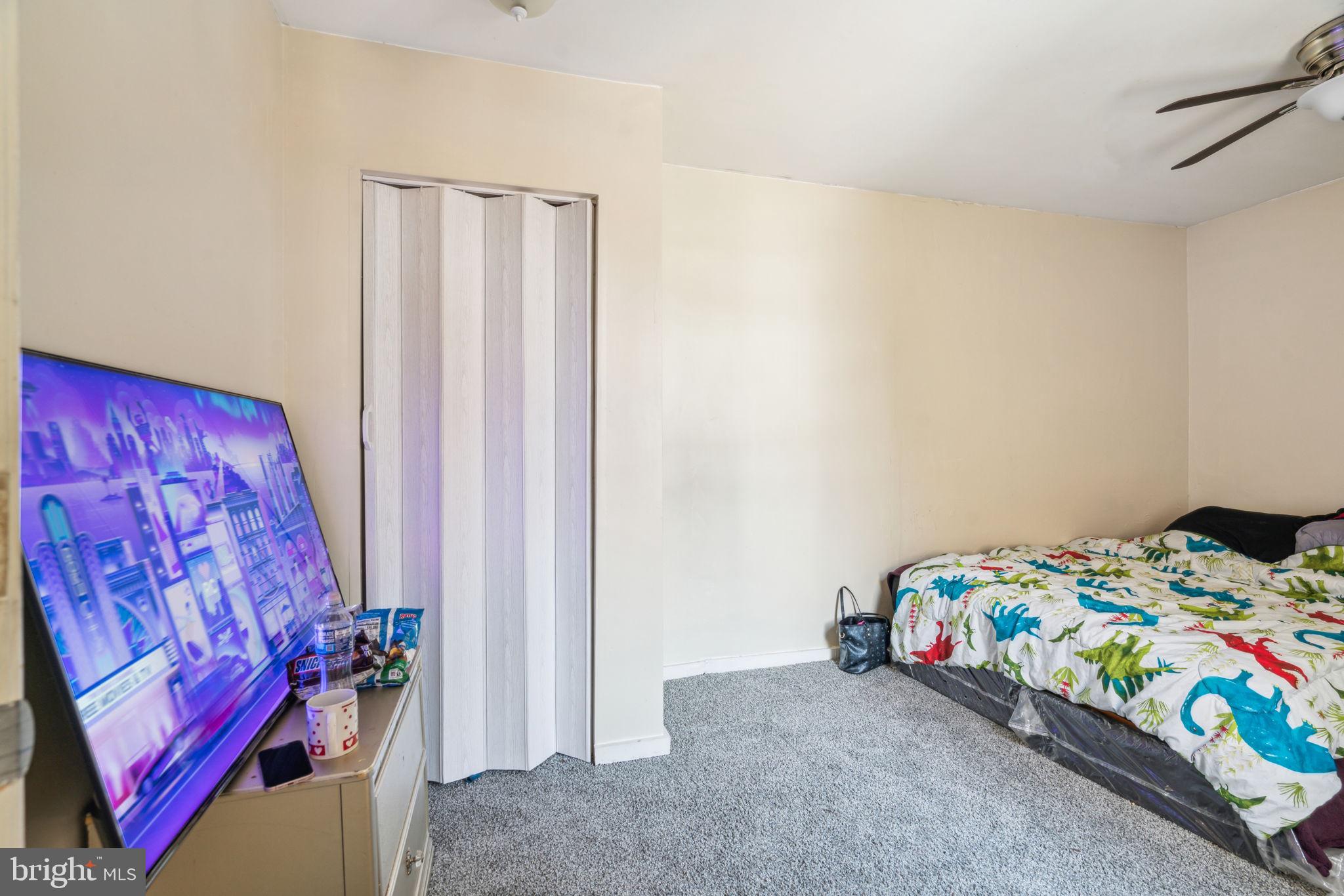 101 Pleasant Street Philadelphia, PA 19119 - Photo 43 of 43 a bedroom with a bed and a window