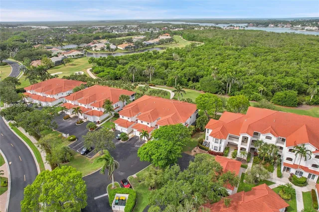 $460,000 | 4700 Yacht Harbor Drive, Unit 612, Naples, FL 34112