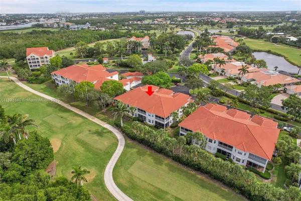 $460,000 | 4700 Yacht Harbor Drive, Unit 612, Naples, FL 34112