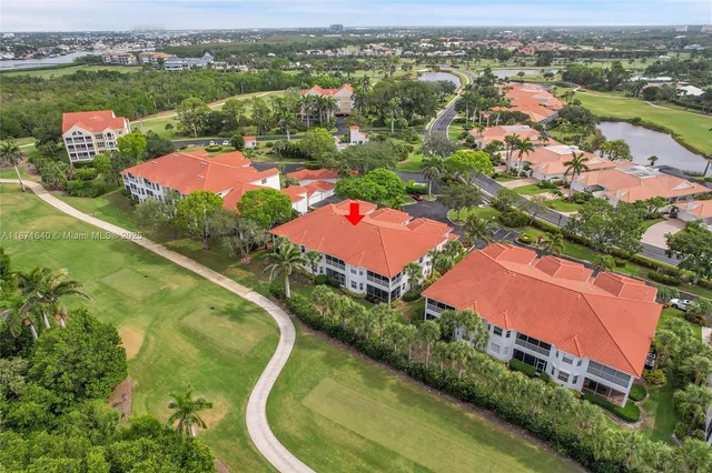 $460,000 | 4700 Yacht Harbor Drive, Unit 612, Naples, FL 34112