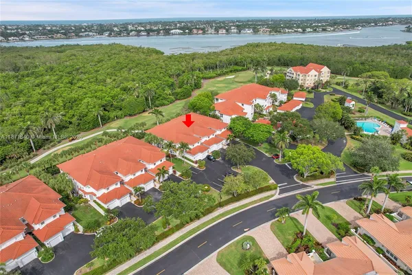 $460,000 | 4700 Yacht Harbor Drive, Unit 612, Naples, FL 34112