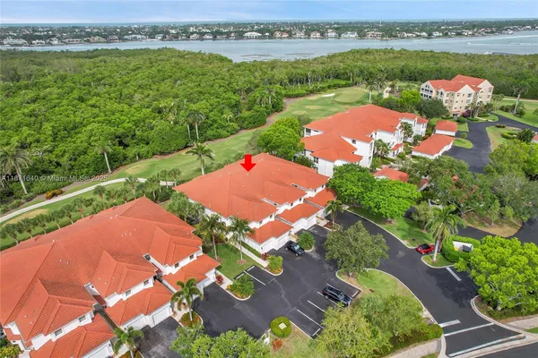 $460,000 | 4700 Yacht Harbor Drive, Unit 612, Naples, FL 34112