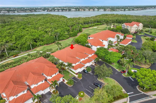 $460,000 | 4700 Yacht Harbor Drive, Unit 612, Naples, FL 34112