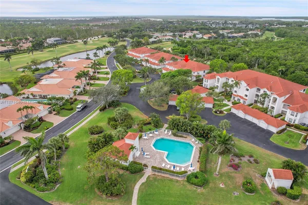 $460,000 | 4700 Yacht Harbor Drive, Unit 612, Naples, FL 34112