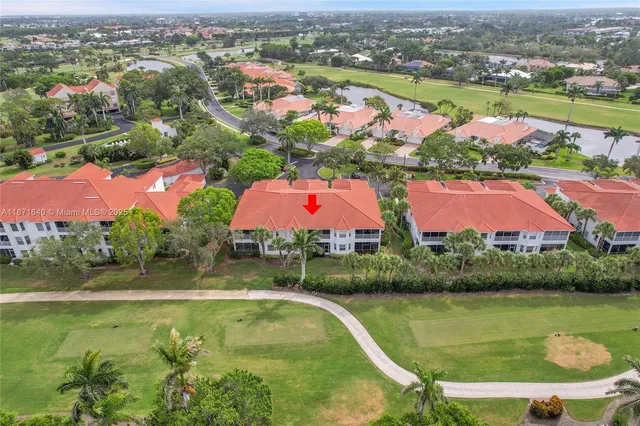 $460,000 | 4700 Yacht Harbor Drive, Unit 612, Naples, FL 34112