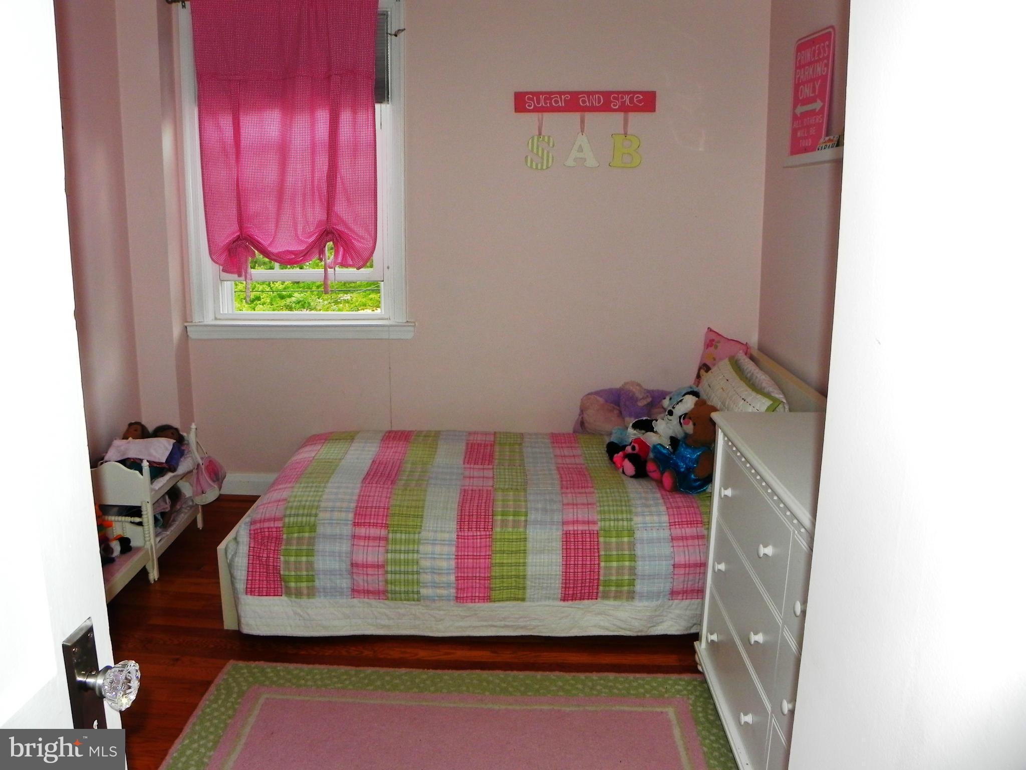 234 Blenheim Road Baltimore, MD 21212 - Photo 12 of 16 a bedroom with a bed and a window