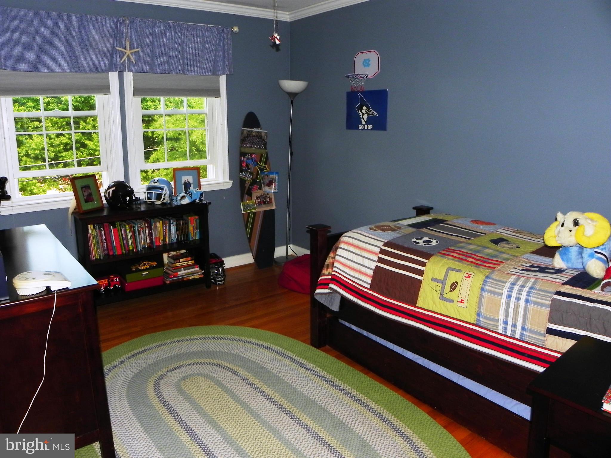 234 Blenheim Road Baltimore, MD 21212 - Photo 13 of 16 a bed sitting in a bedroom next to a window