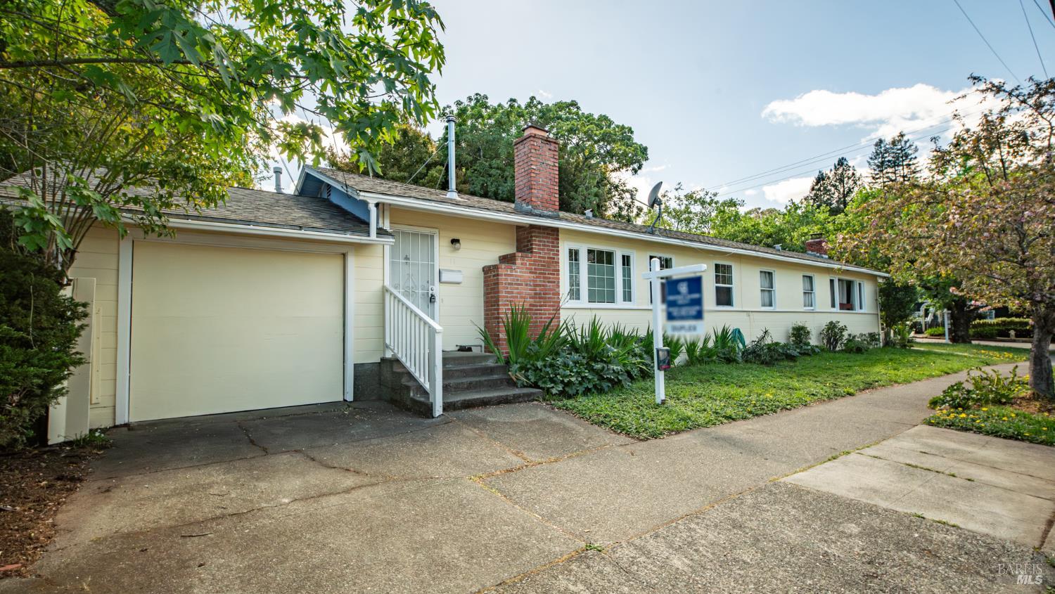 Entry to 11 San Rafael Ave (Vacant Unit)