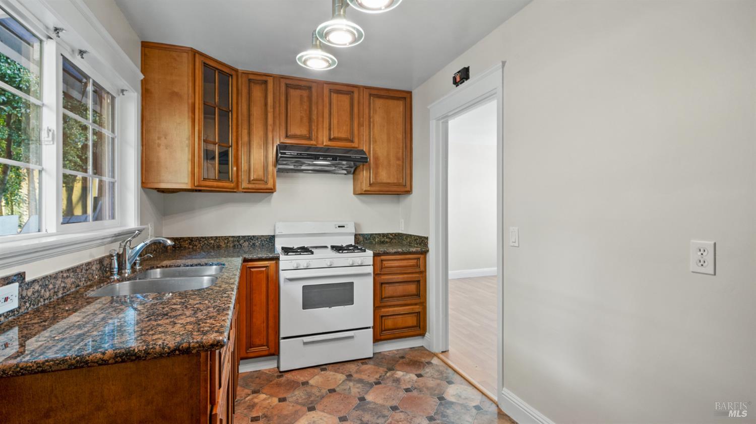 11 San Rafael Avenue San Rafael, CA 94901 - Photo 8 of 30