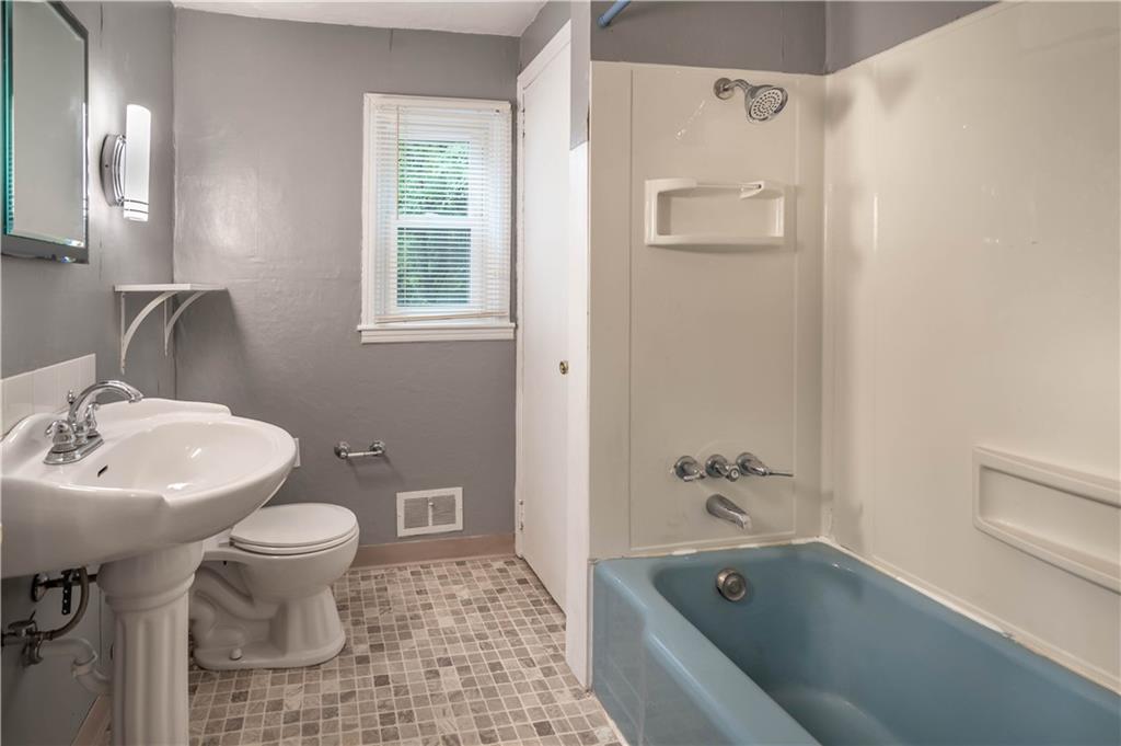 5341 Baptist Road Pittsburgh, PA 15236 - Photo 20 of 25 Gallery Image 20