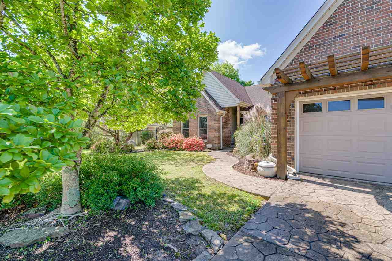165 Cross Point Drive Collierville, TN 38017 - Photo 2 of 24 Gallery Image 2