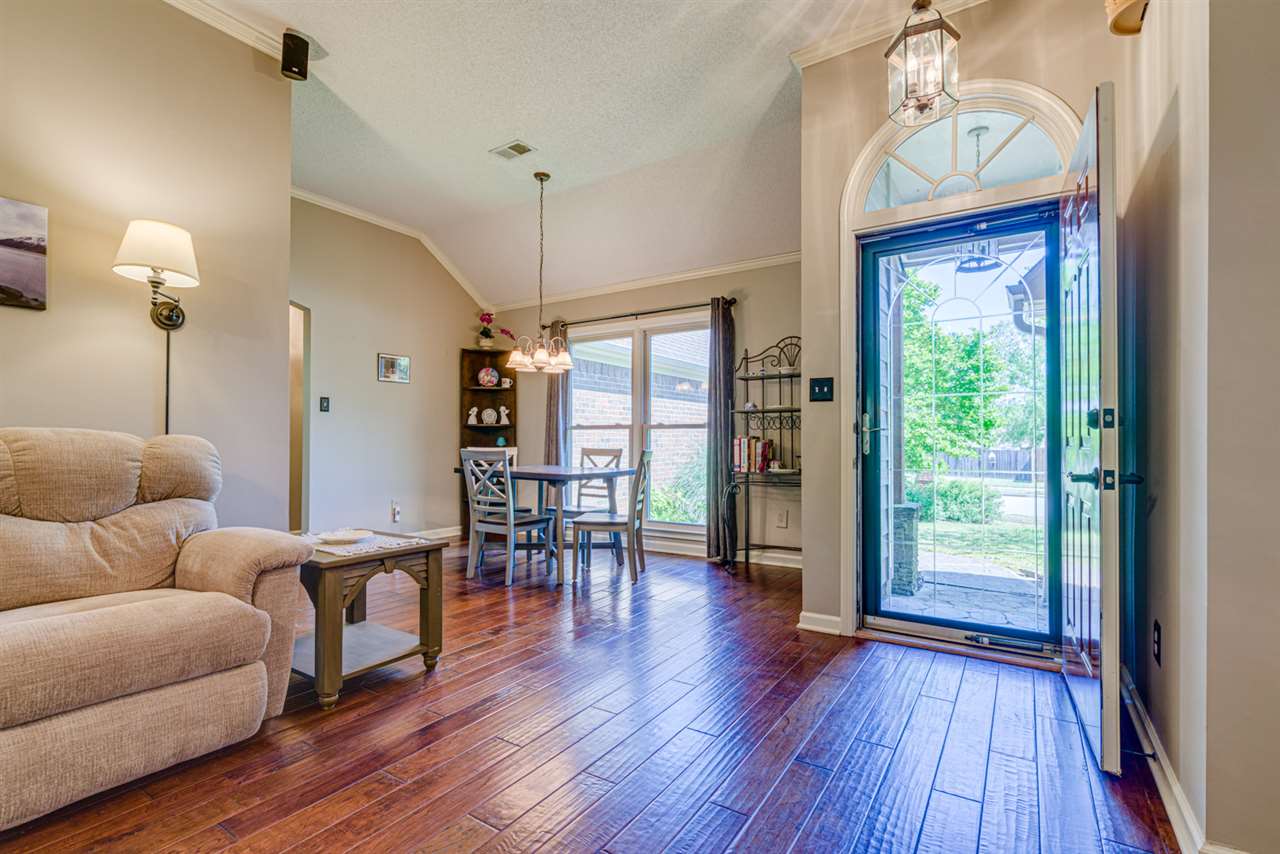165 Cross Point Drive Collierville, TN 38017 - Photo 3 of 24 Gallery Image 3