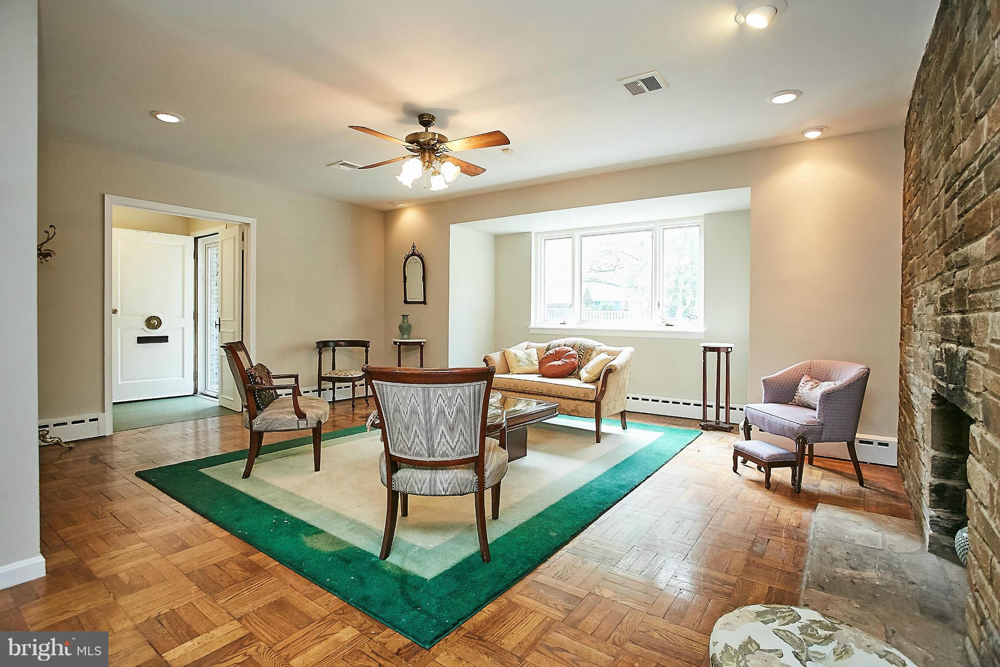 1305 Chalmers Road Silver Spring, MD 20903 - Photo 3 of 28 Living Room