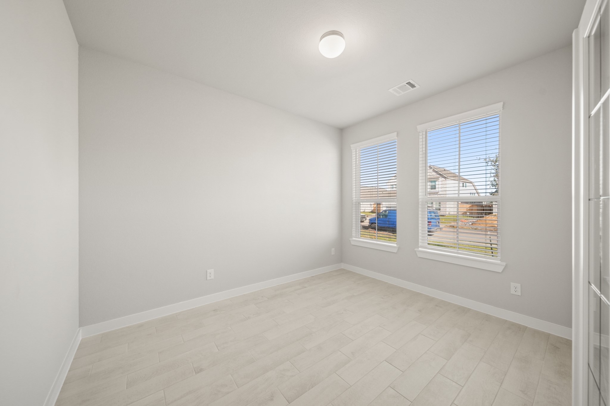 643 Yard Master Trail Rosharon, TX 77583 - Photo 11 of 39 an empty room with windows