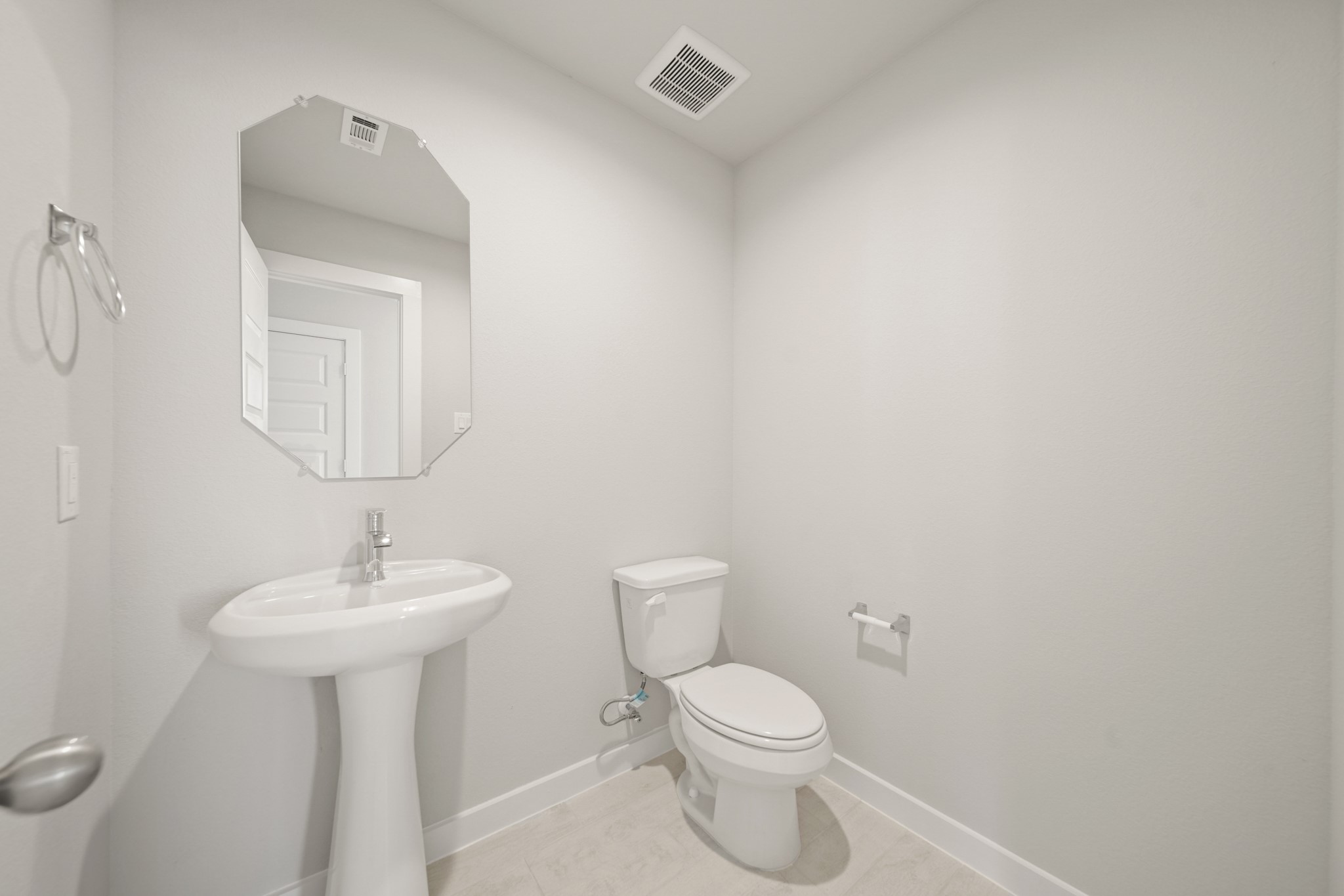 643 Yard Master Trail Rosharon, TX 77583 - Photo 13 of 39 a bathroom with a toilet sink and mirror