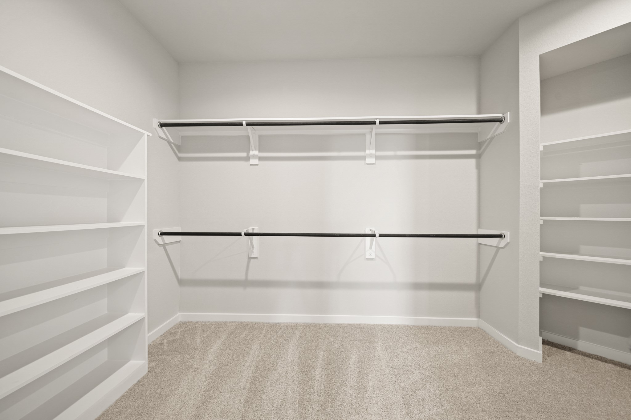 643 Yard Master Trail Rosharon, TX 77583 - Photo 18 of 39 a view of an empty walk in closet