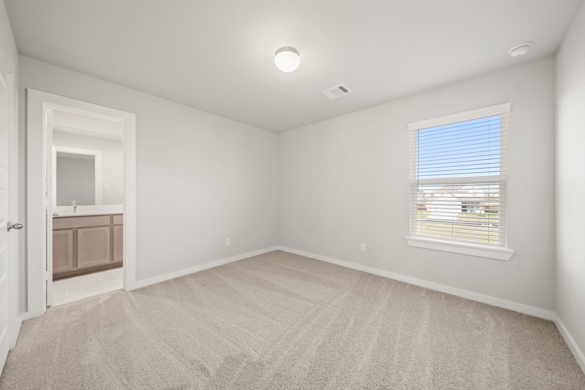 643 Yard Master Trail Rosharon, TX 77583 - Photo 21 of 39 a view of an empty room with a window