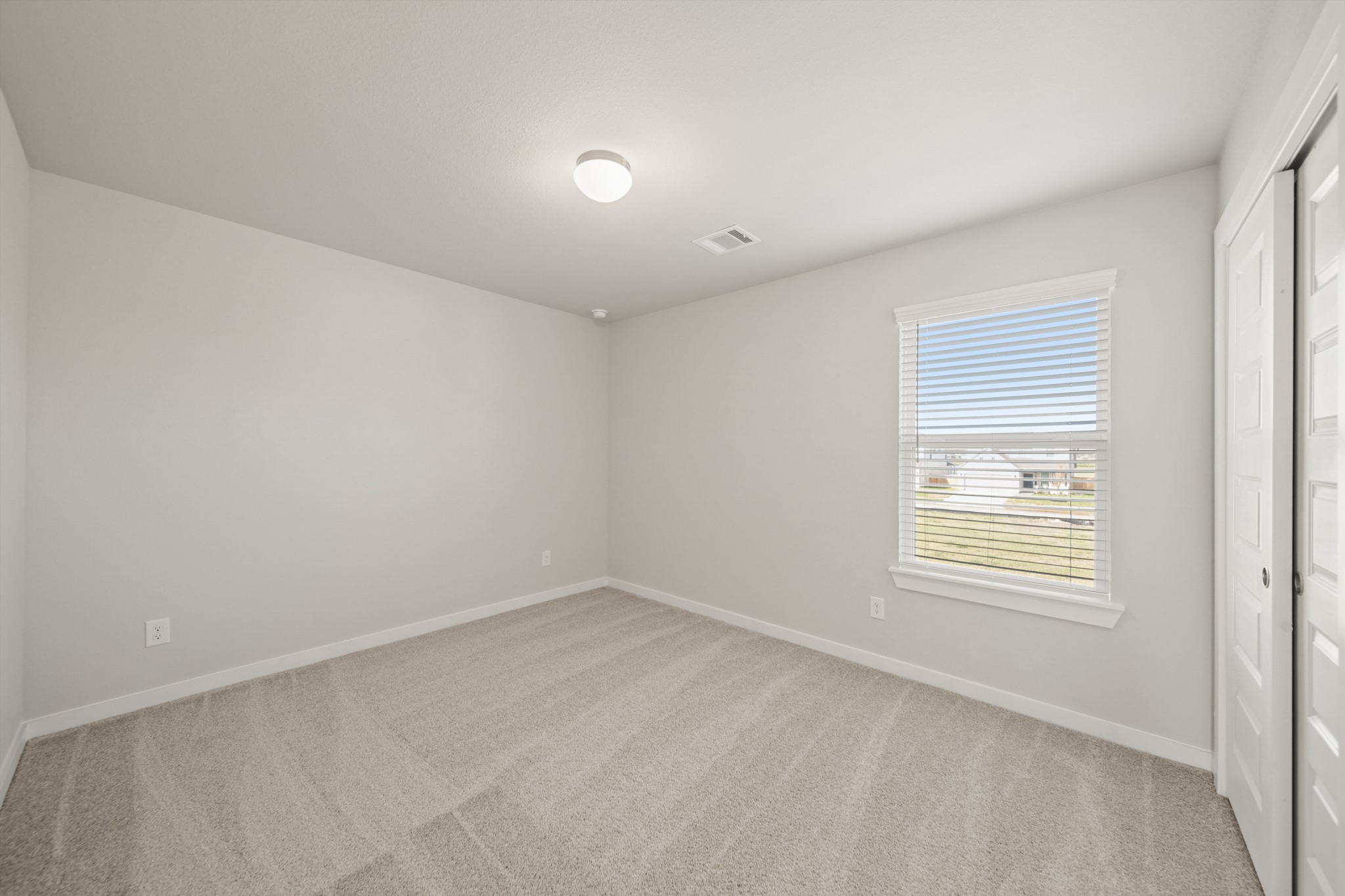 643 Yard Master Trail Rosharon, TX 77583 - Photo 23 of 39 a view of an empty room with a window