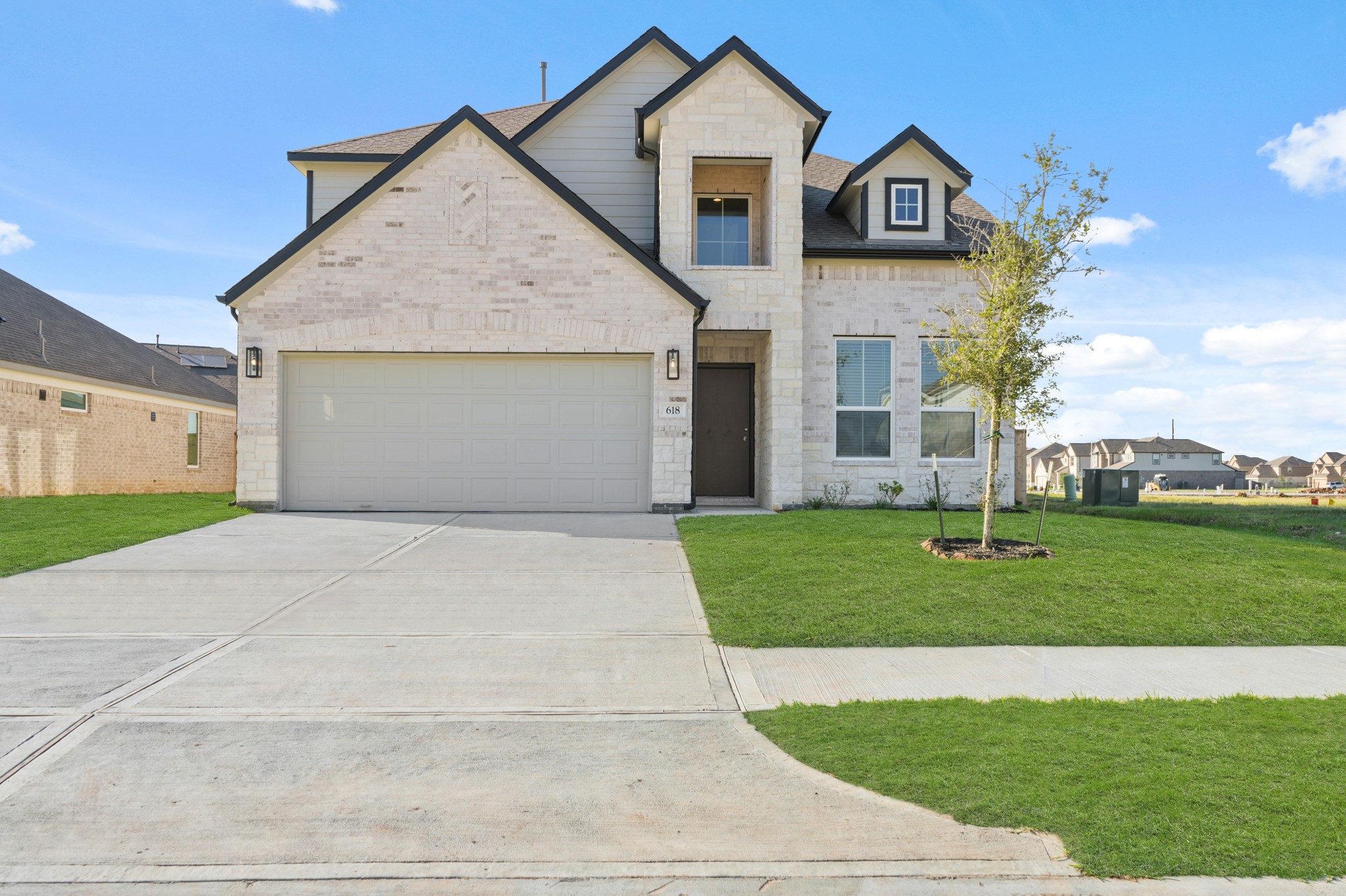643 Yard Master Trail Rosharon, TX 77583 - Photo 31 of 39 a front view of a house with a yard and garage