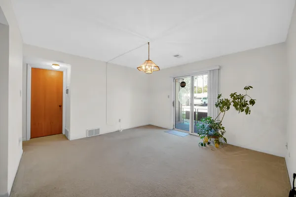 $164,900 | 8825 Janeway Court, Unit 1, Munster, IN 46321