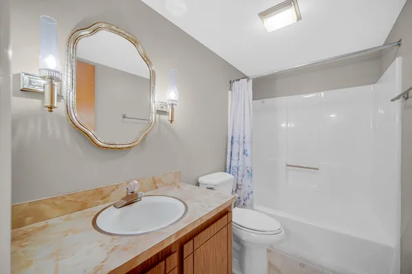 $164,900 | 8825 Janeway Court, Unit 1, Munster, IN 46321