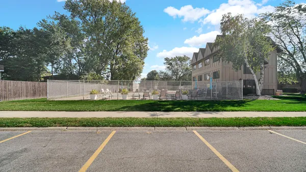 $164,900 | 8825 Janeway Court, Unit 1, Munster, IN 46321