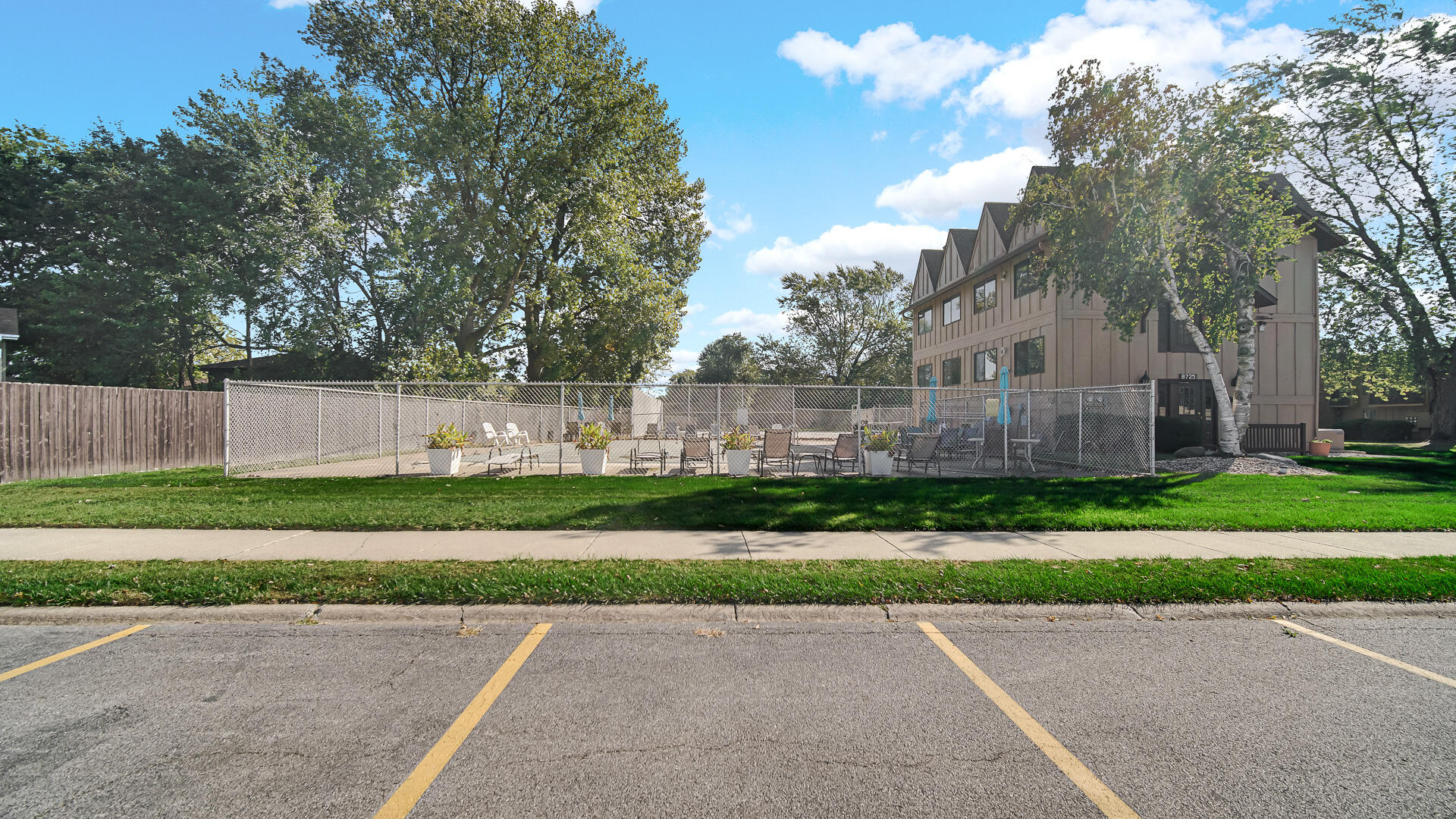 8825 Janeway Court, Unit 1 Munster, IN 46321 - Photo 2 of 28 1920x1080