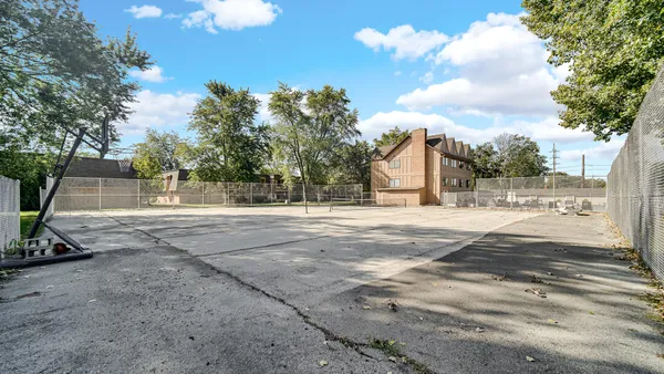 $164,900 | 8825 Janeway Court, Unit 1, Munster, IN 46321