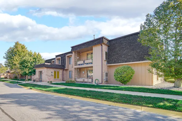 $164,900 | 8825 Janeway Court, Unit 1, Munster, IN 46321