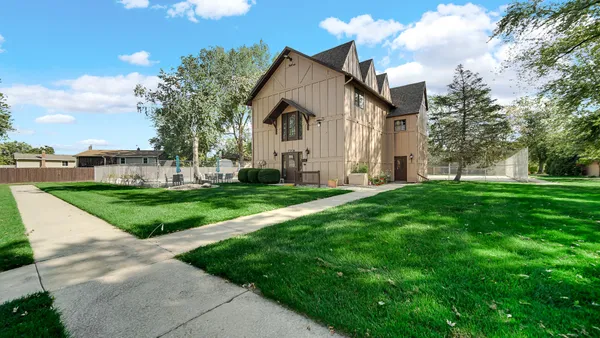 $164,900 | 8825 Janeway Court, Unit 1, Munster, IN 46321