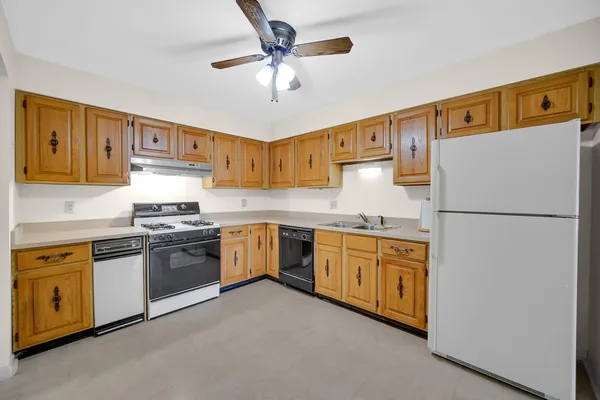 $164,900 | 8825 Janeway Court, Unit 1, Munster, IN 46321