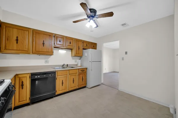 $164,900 | 8825 Janeway Court, Unit 1, Munster, IN 46321