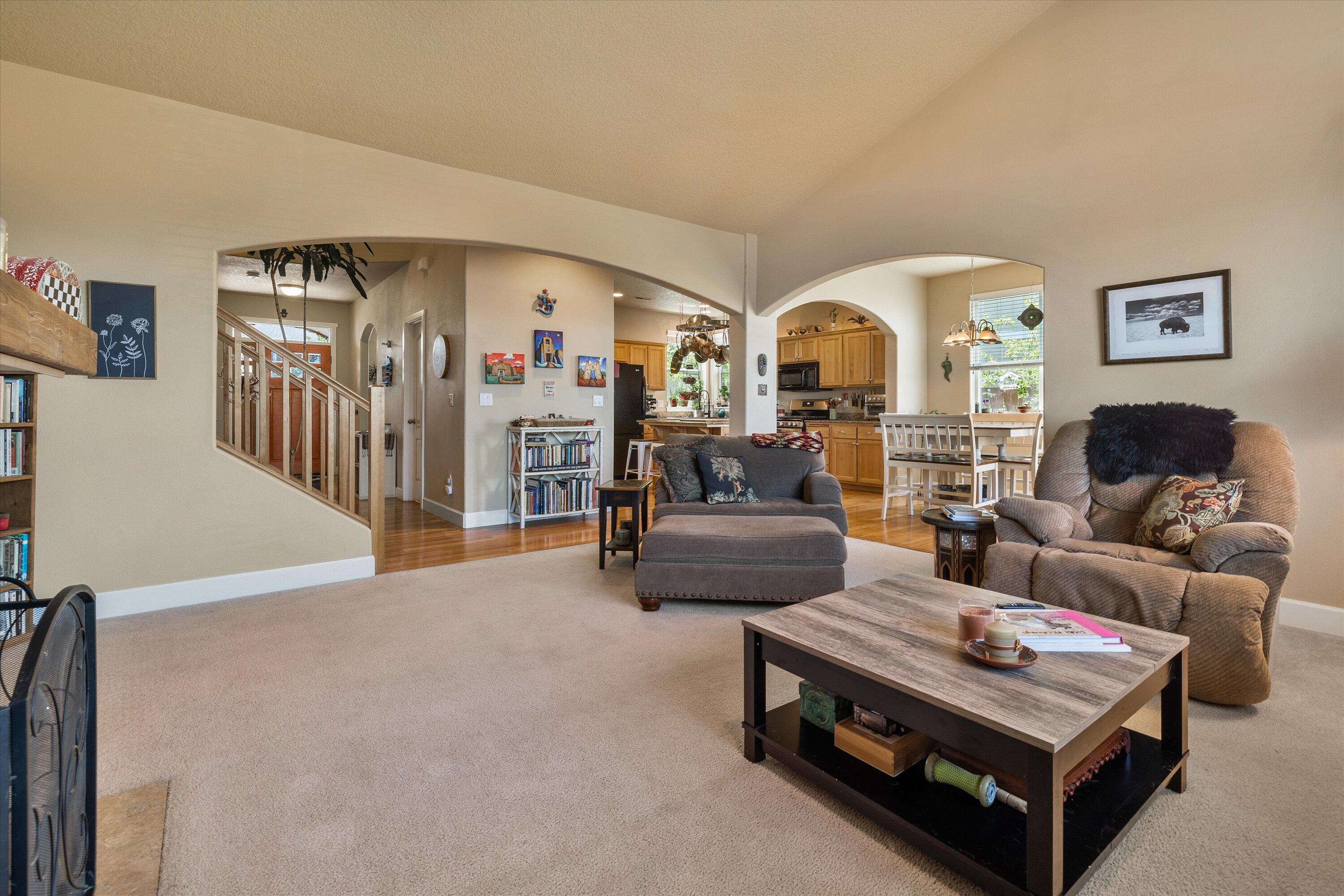 20737 Kilbourne Loop Bend, OR 97701 - Photo 9 of 29 Living room
