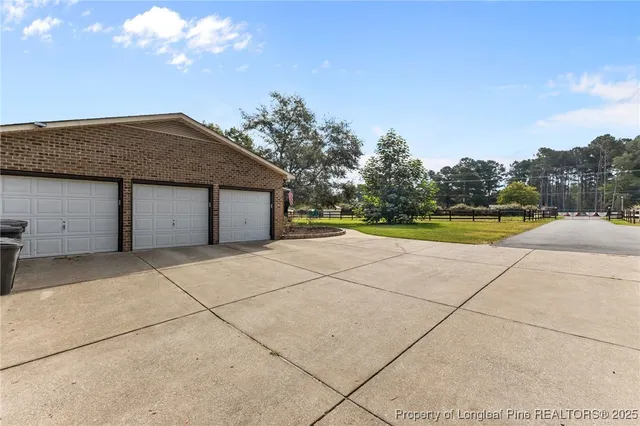 a view of a house with backyard and porch