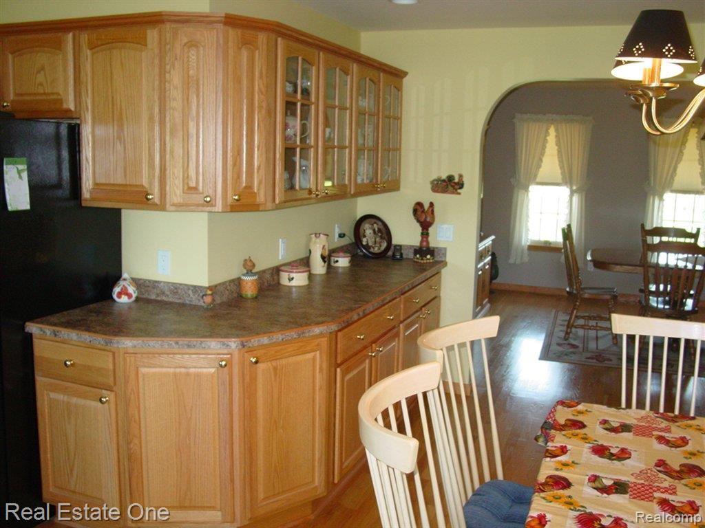 673 State Park Road Ortonville, MI 48462 - Photo 4 of 22 BREAKFAST SERVING BAR
